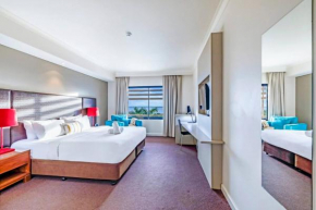 Bright Side Resort Living with Pool on Esplanade, Darwin